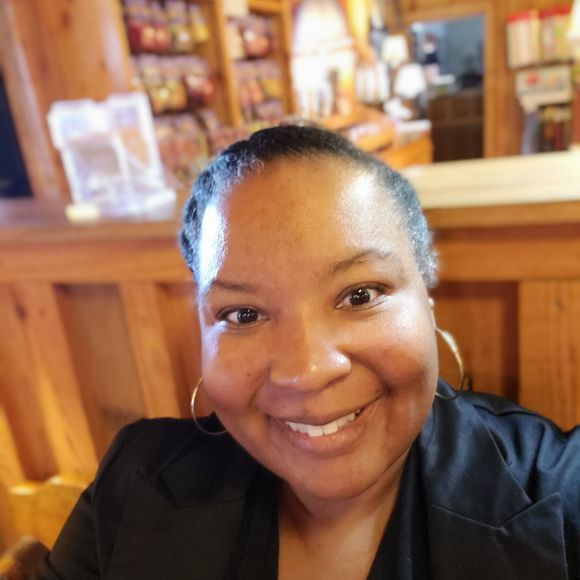 Meet your Posher, Beneita - Picture 1 of 1